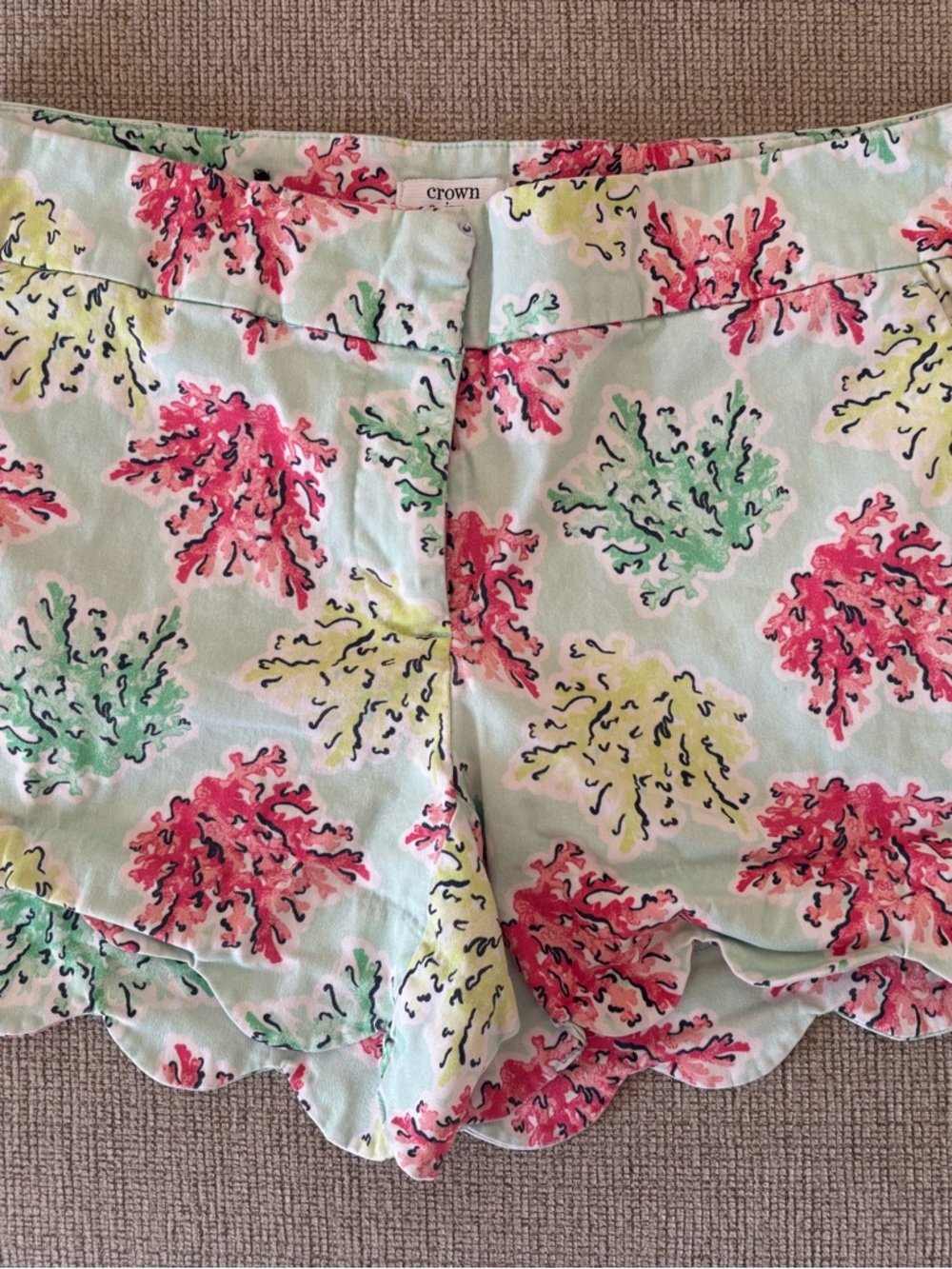 Crown & Ivy Floral Scalloped Hem Shorts - Mint with Pink & Green Coral Print